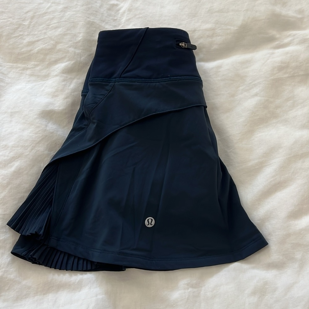 Lululemon NAVY COLORED skort with pleated side detail